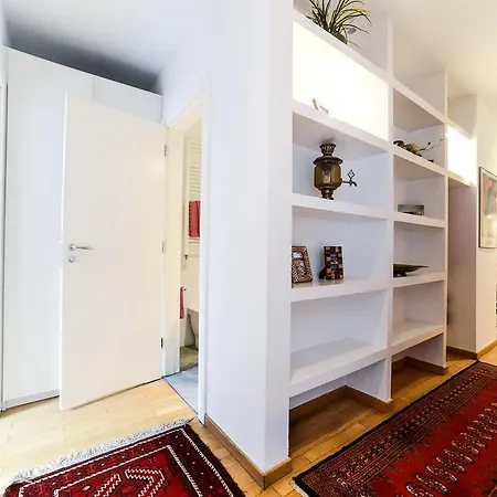 Sunny In Old Town Apartment
